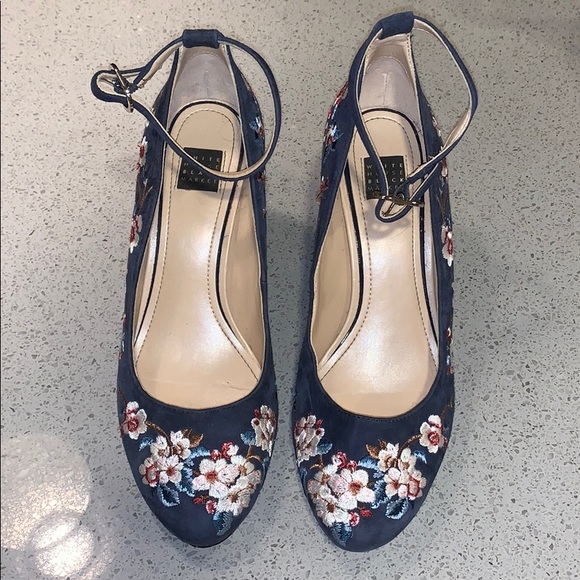 White House Black Market Blue Embroidered Heels - Picture 3 of 4